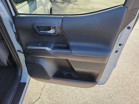 Used 2019 Toyota Tacoma TRD Sport image 20