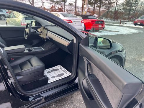 Used 2021 Tesla Model Y Long Range image 9