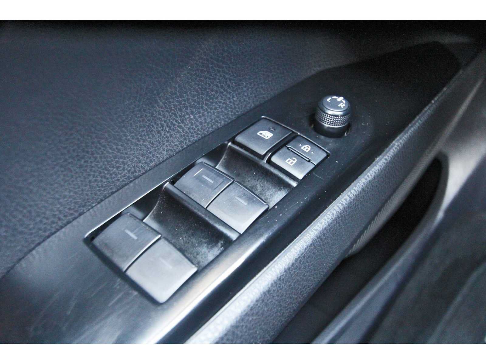 Used 2025 Toyota Camry SE FWD image 20