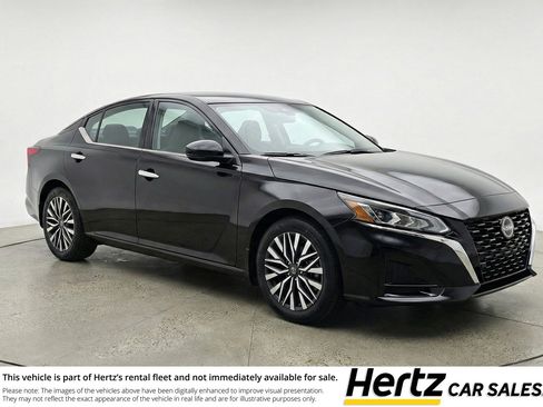 Used 2025 Nissan Altima 2.5 SV image 1