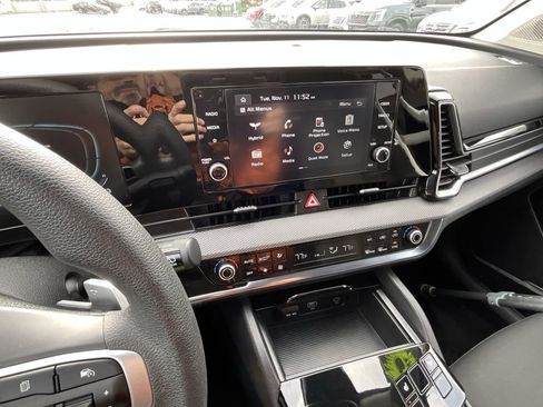 Used 2023 Kia Sportage LX image 33