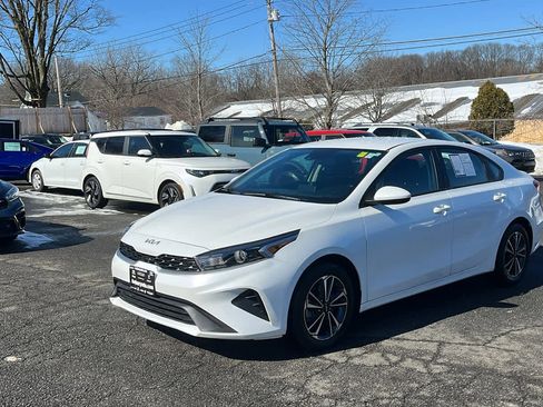 Used 2024 Kia Forte LXS image 3