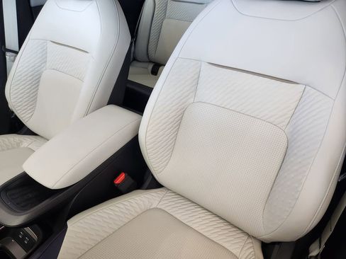 New 2026 Nissan Leaf Platinum+ w/ Cargo Package (Platinum+) image 7