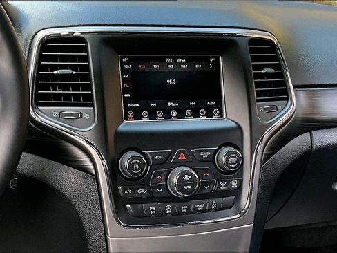 Used 2019 Jeep Grand Cherokee Laredo w/ Security & Convenience Group image 8