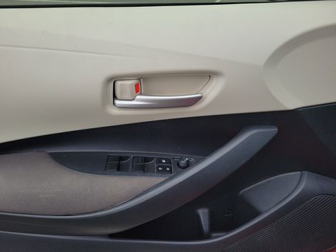 Used 2021 Toyota Corolla LE image 16