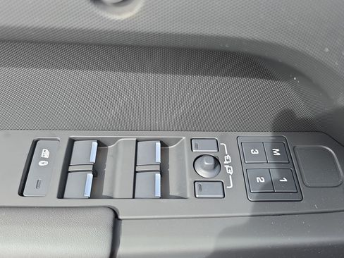 New 2026 Land Rover Defender 110 X-Dynamic SE AWD/4WD image 27
