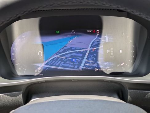 Certified 2025 Volvo XC40 B5 Core AWD/4WD image 34