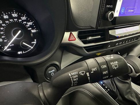 Used 2025 Toyota Sienna XLE AWD/4WD image 22