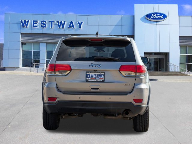 Used 2018 Jeep Grand Cherokee Laredo RWD image 4