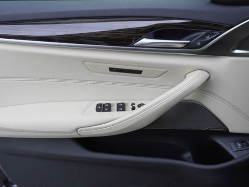 Used 2021 BMW 540i w/ Premium Package image 30