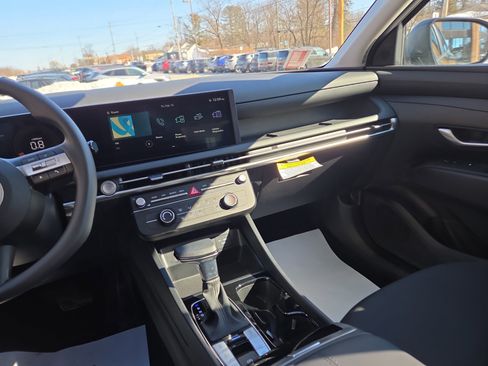 Used 2025 Hyundai Tucson SE image 22