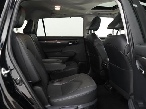 Used 2024 Toyota Highlander Limited AWD/4WD image 13