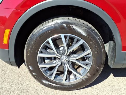 Used 2020 Volkswagen Tiguan SE image 8