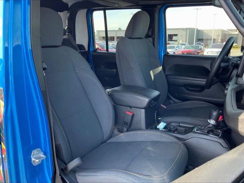 Used 2025 Jeep Gladiator Sport image 8