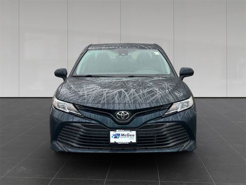 Used 2020 Toyota Camry LE image 8