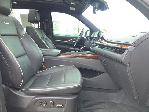 Used 2021 Cadillac Escalade Premium Luxury w/ LPO, Illumination Package image 24