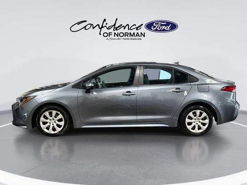 Used 2025 Toyota Corolla LE FWD image 5