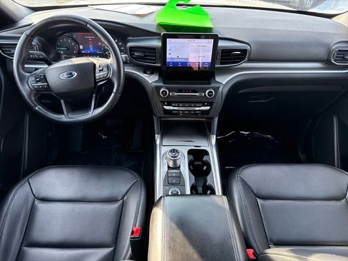 Certified 2020 Ford Explorer XLT w/ Equipment Group 202A image 11