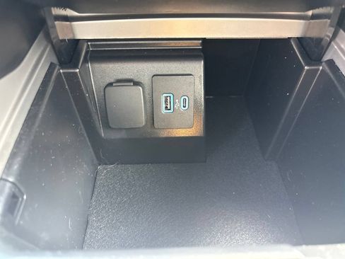 Used 2024 Ford Explorer Limited w/ Limited Technology Package AWD/4WD image 20