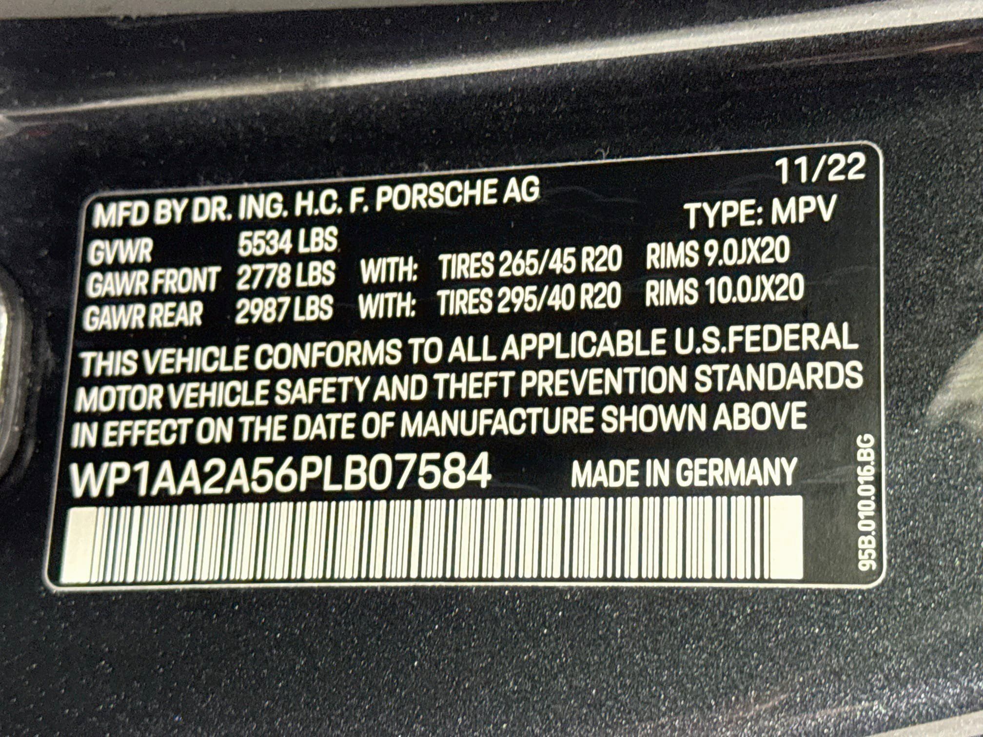 Used 2023 Porsche Macan AWD/4WD image 31