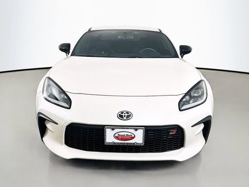 Used 2025 Toyota GR86 Premium RWD image 2