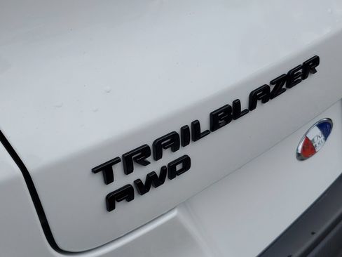 Used 2023 Chevrolet TrailBlazer RS w/ Convenience Package AWD/4WD image 6