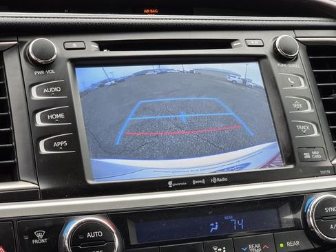 Used 2016 Toyota Highlander XLE image 7