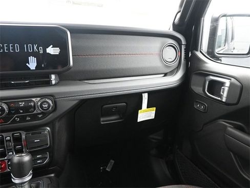 Used 2024 Jeep Wrangler Unlimited Rubicon w/ Technology Group image 14