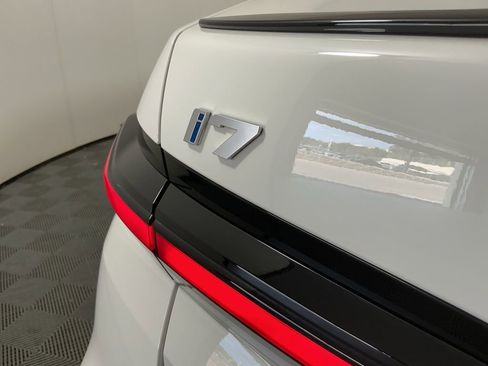 Certified 2024 BMW i7 xDrive60 w/ Executive Package image 9