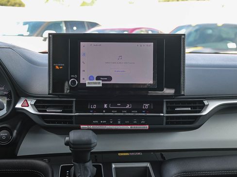 Used 2026 Toyota Sienna LE FWD image 14