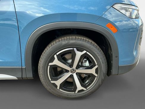 New 2025 Volkswagen Tiguan SE image 14