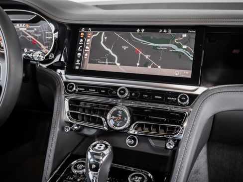 Used 2022 Bentley Flying Spur V8 image 28