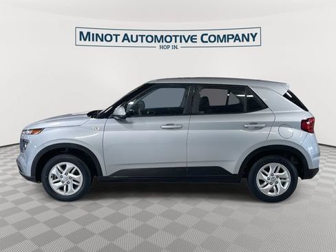 Used 2022 Hyundai Venue SE FWD image 5