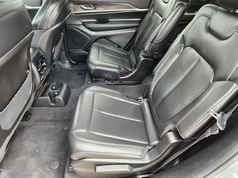 Used 2023 Jeep Grand Cherokee L Limited AWD/4WD image 27