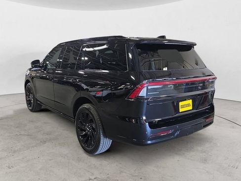 Used 2025 Lincoln Navigator Reserve w/ Jet Appearance Package AWD/4WD image 3