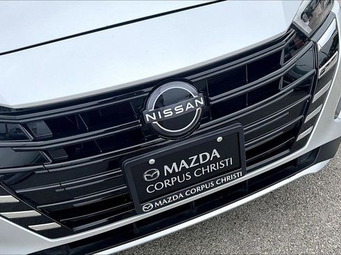 Used 2025 Nissan Versa SV FWD image 33
