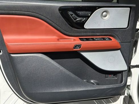 New 2025 Lincoln Aviator Reserve w/ Luxury Package RWD image 11