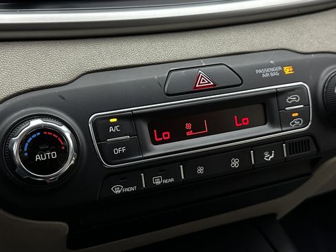 Used 2019 Kia Sorento LX image 17