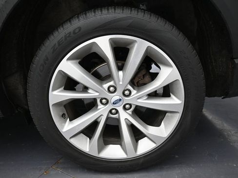 Used 2023 Ford Explorer Platinum w/ Technology Package AWD/4WD image 32