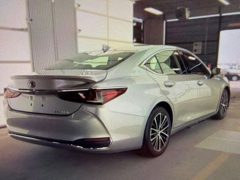 Used 2022 Lexus ES 300h w/ Premium Package FWD image 3