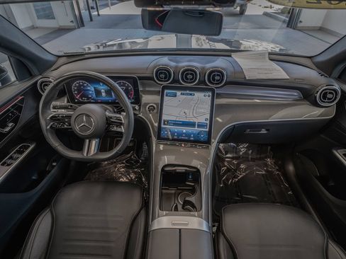 Used 2024 Mercedes-Benz GLC 300 4MATIC image 8