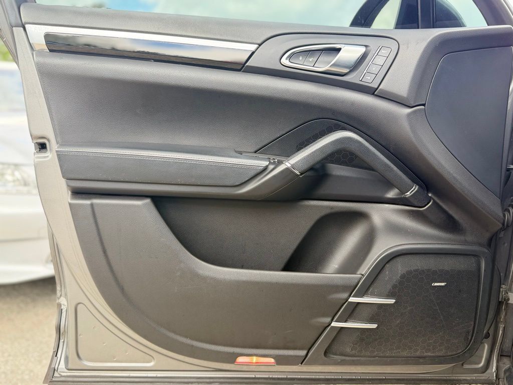 Used 2016 Porsche Cayenne AWD/4WD image 13