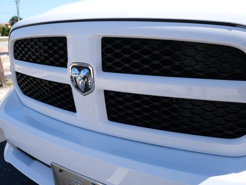 Used 2017 RAM 1500 Express AWD/4WD image 11