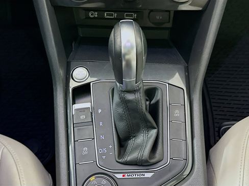 Used 2018 Volkswagen Tiguan SEL w/ 3rd Row Seat Package image 25