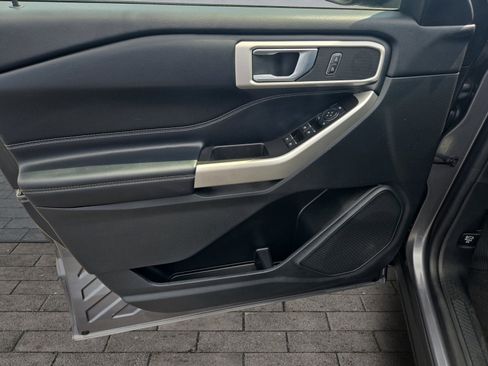 Certified 2022 Ford Explorer XLT w/ Equipment Group 202A image 10