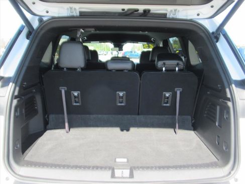 Used 2025 GMC Acadia Elevation image 31