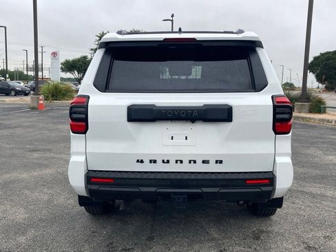 Used 2025 Toyota 4Runner SR5 AWD/4WD image 6