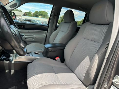 Used 2013 Toyota Tacoma 4x4 Double Cab w/ TRD Off-Road Pkg image 12