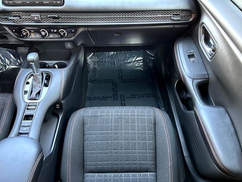 Used 2025 Honda HR-V Sport image 14