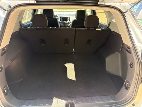 Used 2024 GMC Terrain SLE w/ Driver Convenience Package FWD image 21
